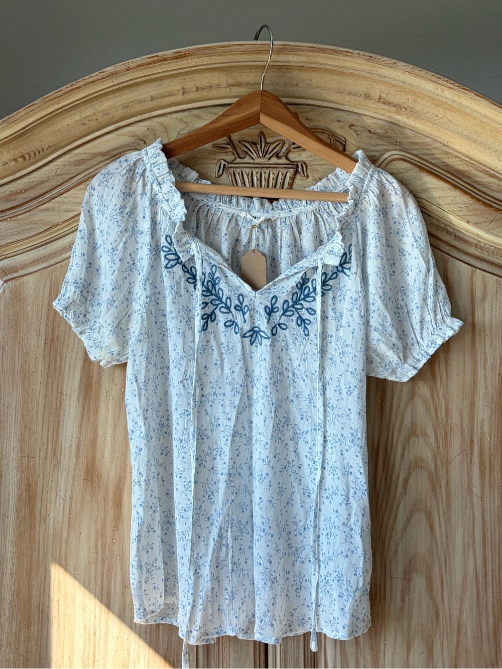 Mine Blue Ditsy Floral Print Blouse Women’s Size M Peasant Top Embroidered